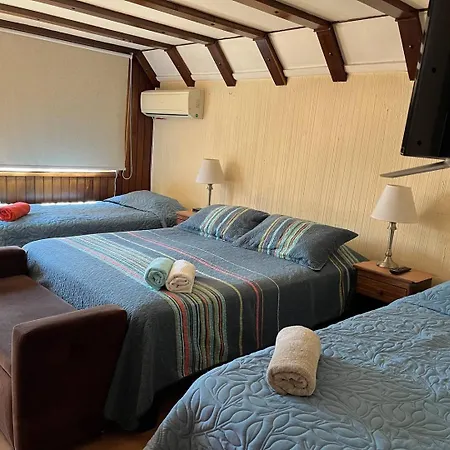 Habitacion Familiar Con Bano Gigante Al Lado De Clinica Alemana